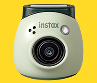 La nueva Instax Mini 12 viene con un visor con corrección de paralaje