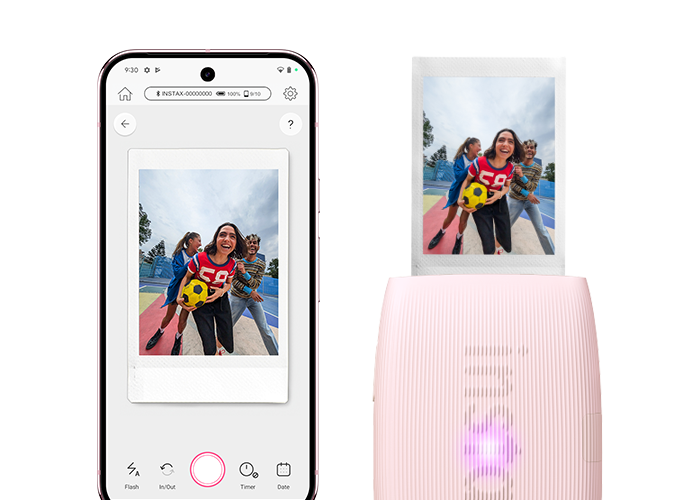 instax mini Link 3™からプリントされているチェキプリントとGoogle Pixel 9 Pro