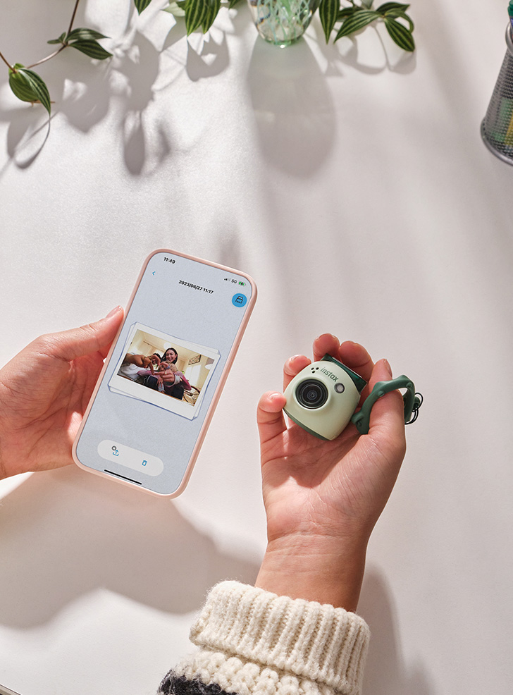 INSTAX Pal es la nueva cámara de Fujifilm que cabe en la palma de la mano -  HIGHXTAR.